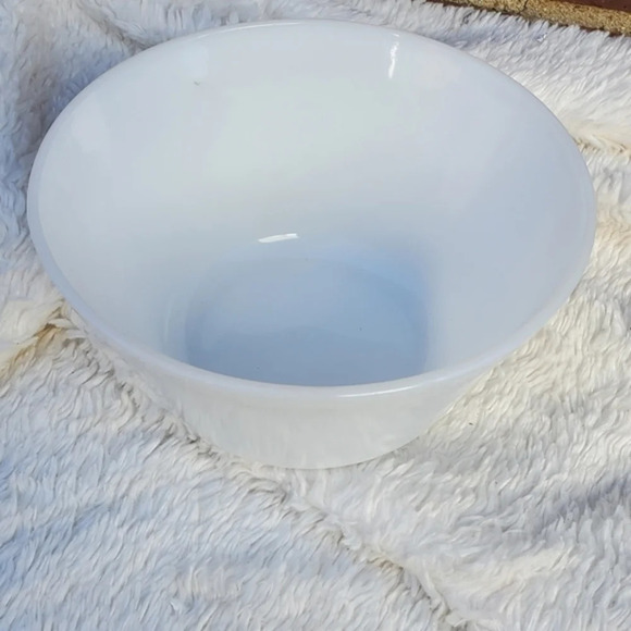 Federal milk glass‎ deep bowl - Picture 8 of 9